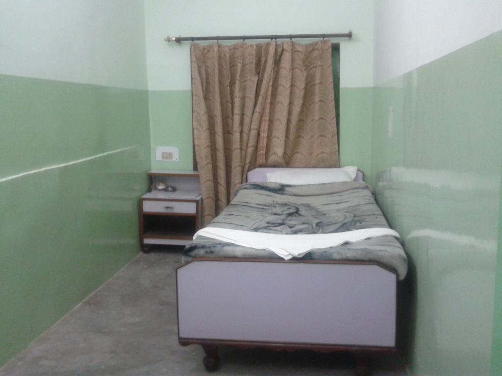 Radiant Ymca Tourist Hostel - Varanasi — Photos 3